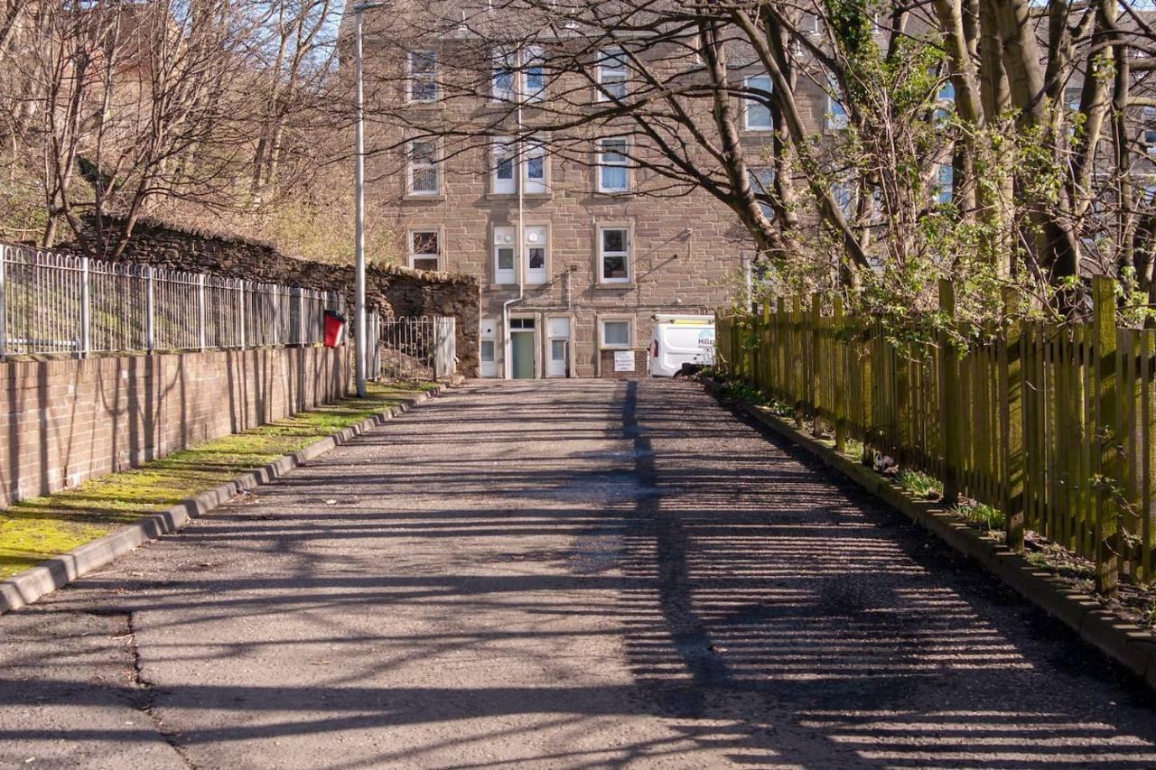 Tranquil Place In Dundee Near Docks Exterior foto